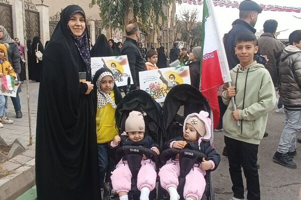راهپیمایی باشکوه مردم قیامدشت در حمایت از آرمان‌های انقلاب