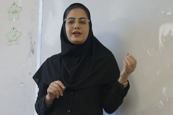 آموزش بهداشت دهان و دندان در مدرسه شهدای ۱۵ خرداد