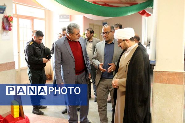 نواختن زنگ انقلاب در مدرسه فاطمه الزهرا(س) فیروزکوه