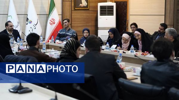 گردهمایی نویسندگان موسسه رهنمای اهل قلم