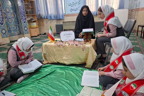 مدارس شهرستان فیروزکوه میزبان محافل انس با قرآن در هفته قرآن، عترت و نماز