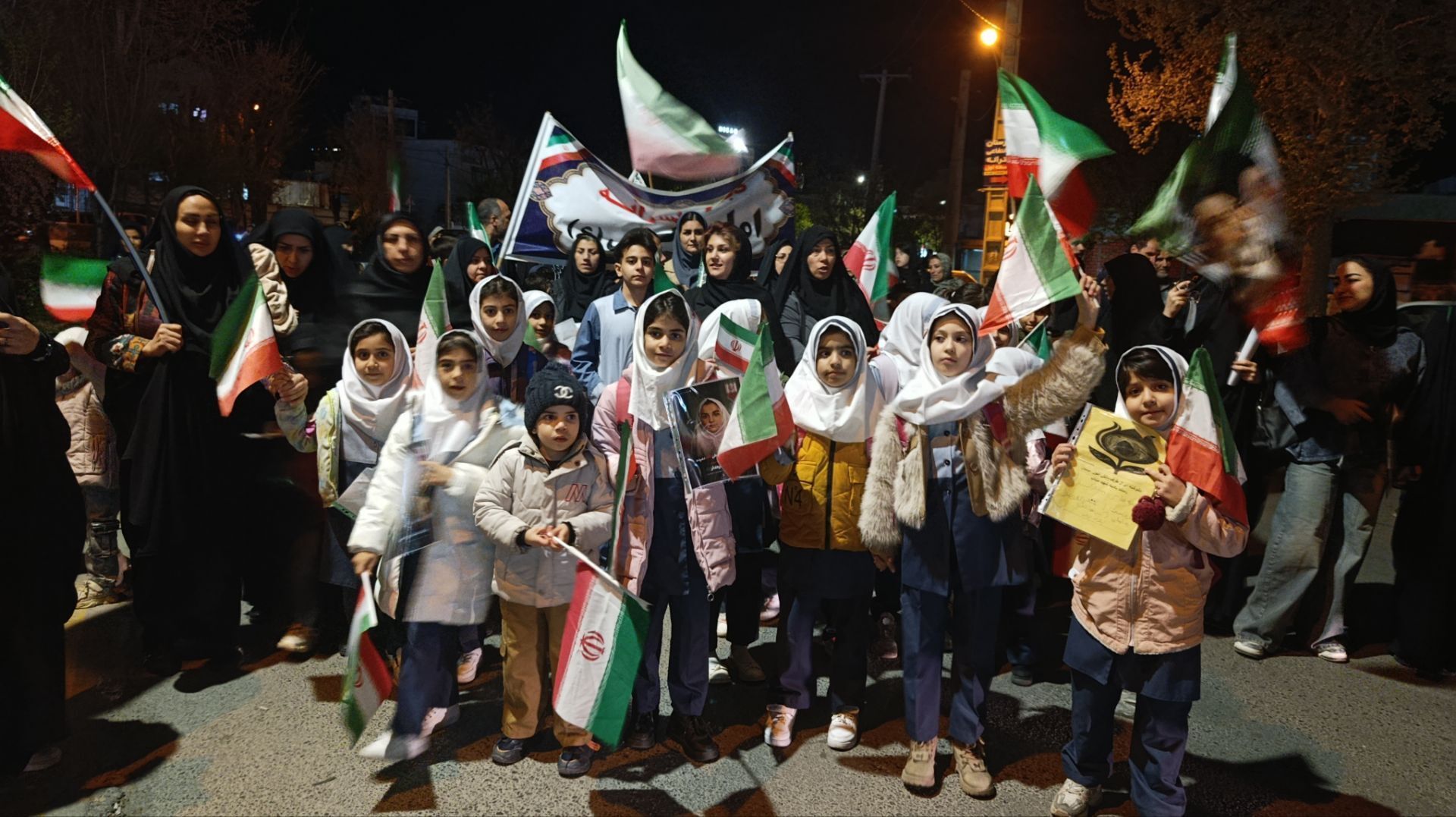 مردم خستگی ناپذیر دورود تا روز پیروزی خیابان را رها نخواهند کرد