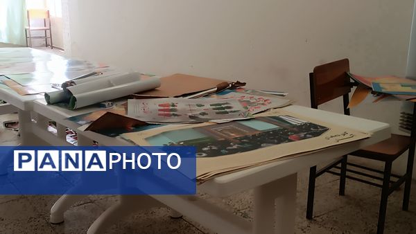 آماده‌سازی نمایشگاه انقلاب به‌‎مناسبت دهه فجر در دبیرستان شاهد ابوذر غفاری نیشابور 