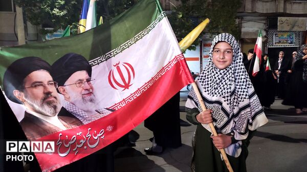 کودکان و نوجوانان پای کار انقلاب