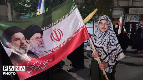 کودکان و نوجوانان پای کار انقلاب