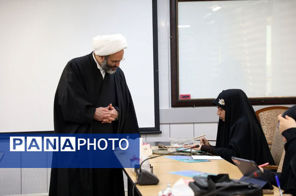 اجرای طرح آیه نگار با حضور بانوان هنرمند استان قم