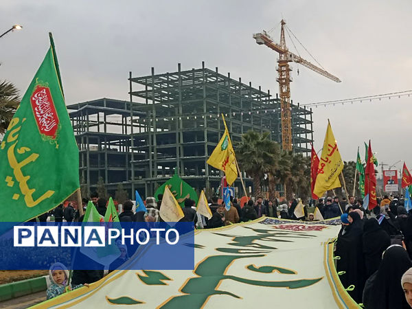شادپیمایی مردم قم در جشن نیمه شعبان