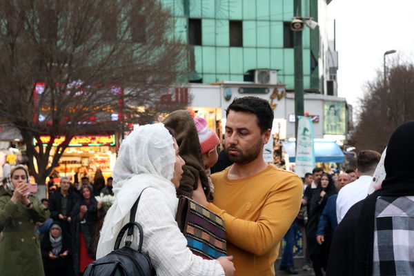 لحظه تحویل سال نو در کنار بارگاه ملکوتی امام رضا (ع)