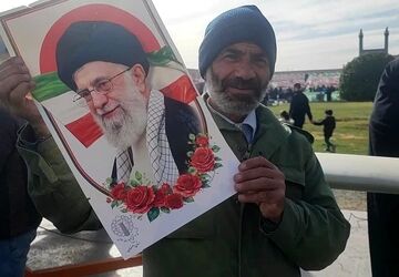 نقش جهان غرق در شور و بصیرت انقلابی