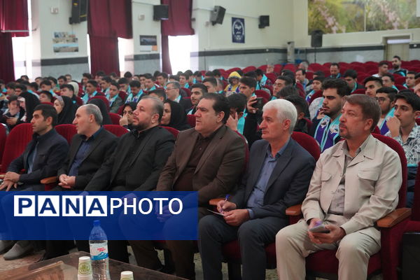 آیین بدرقه دانش آموزان منتخب به عمره دانش‌آموزی از هشت استان کشور در کرمانشاه