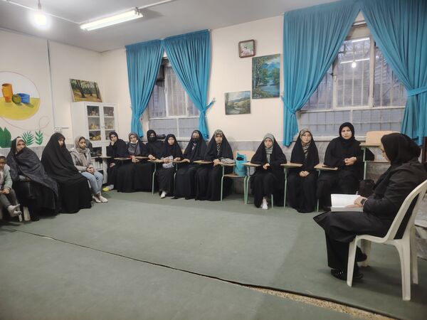 دورهمی دانش‌آموزان انجمن کانون امید انقلاب ناحیه پنج 