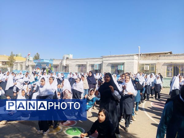 روزی شاد در دبستان سمیه کاشمر