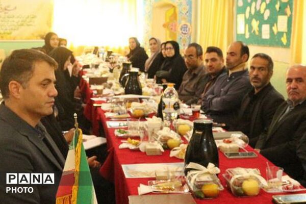نشست تخصصی بررسی مسائل آموزشی در مدرسه «گل‌های بهشت»