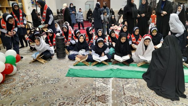 محفل انس با قرآن با حضور دانش آموزان دبستان دخترانه ناهید نخودی