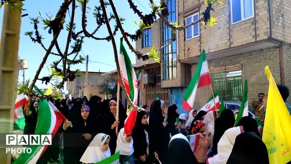 مادران و شکوفه‌های دستجرد در روز دختر به یاد میناب