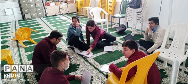 آمادگی دانش آموزان دبیرستان نمونه آیت‌الله خامنه‌ای برای مسابقات شاهنامه خوانی 