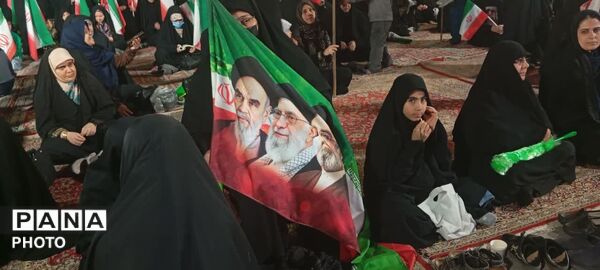 گرامیداشت یاد دختران مدرسه شجره طیبه میناب در میدان امیرچخماق یزد
