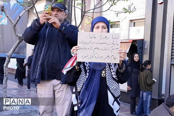 حضور اقشار مختلف مردم تهران در اربعین رهبر شهید انقلاب اسلامی 