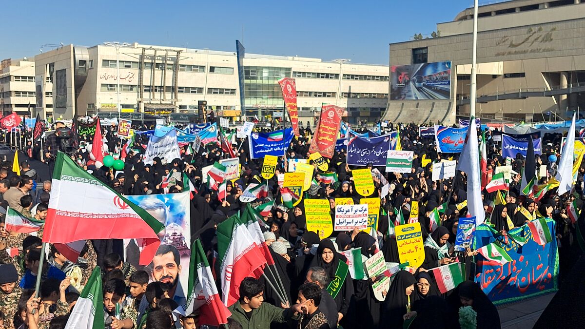 مراسم راهپیمایی ۱۳ آبان  در میدان شهدا شهر مشهد
