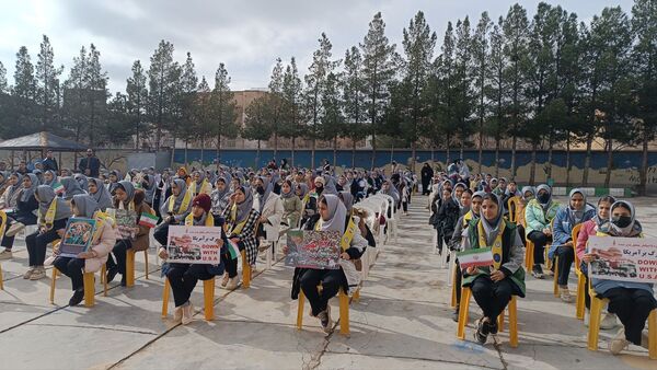 آیین نواختن زنگ انقلاب در دبیرستان نمونه دولتی مهرورزان خواف