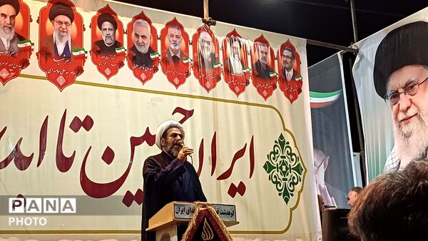 تجدید بیعت مردم کوهدشت با آرمان‌های حسینی در میدان امام خمینی (ره)