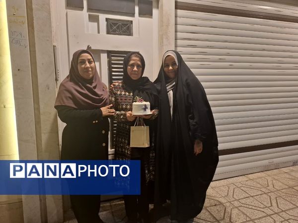 جشن روز معلم در دبستان عذرا پورشهریاری با برنامه های ویژه برگزار شد