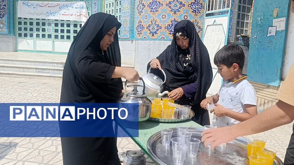 توزیع شربت و شیرینی به مناسبت میلاد پیامبر اسلام (ص) 