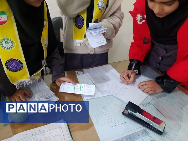 دیدار دبیران با اولیا و تحویل بیلان کار آبان در دبیرستان حاج تقی نجفی 