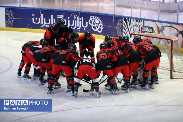 دیدار تیم ملی هاکی روی یخ ایران و تیم جوانان