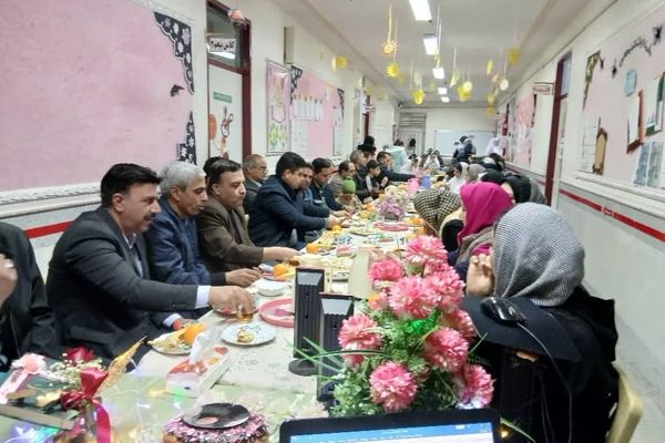 بزرگداشت روز مادر در دبستان ۲۲ بهمن آباده