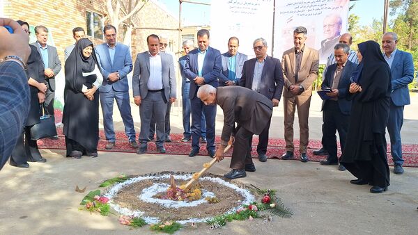آیین کلنگ‌زنی مدرسه «اولیا» در ناحیه ۴ اصفهان همزمان با سراسر کشور