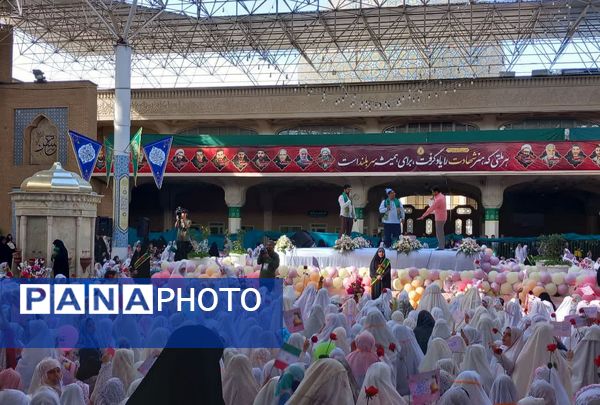 آیین تکلیف دختران دانش‌آموز قم در حرم حضرت معصومه(س)