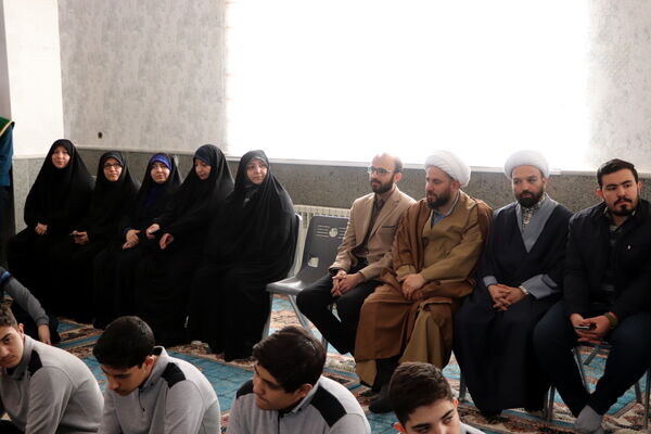 محفل انس با قرآن در مدرسه میثاق مکتب‌الصادق (ع) 