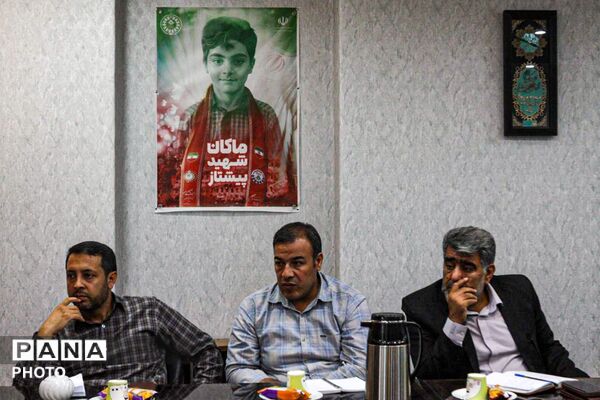 نشست هماهنگی برگزاری جشن عاطفه‌ها با حضور مسئولان و کارشناسان فرهنگی در زنجان