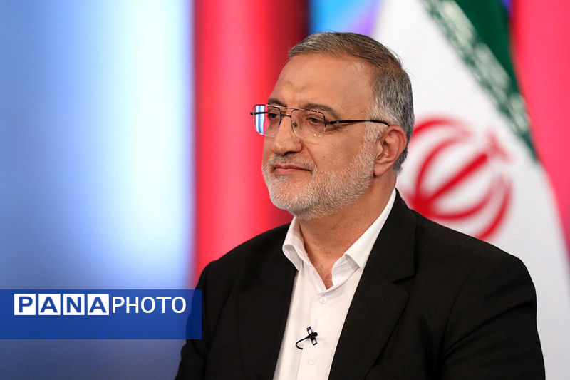 راه حل خروج از مشکلات رجوع به مردم است