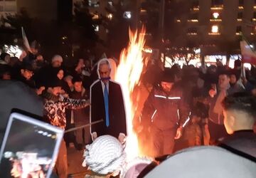 شعله‌های خشم ملت علیه دشمنان در آیین دشمن‌سوزی