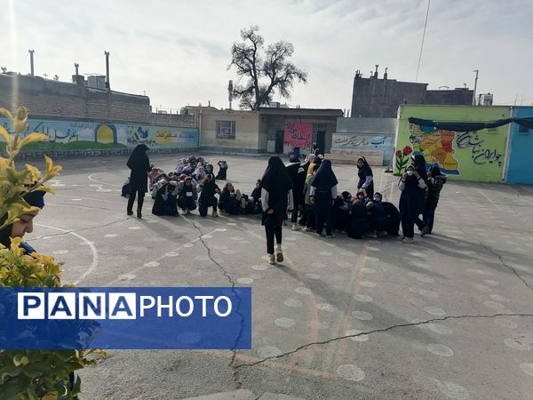 بیست و هفتمین دوره مانور زلزله در مدرسه ناهید نخودی 
