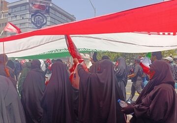 بدرقه جهانی در آینه نگاه‌ها؛ روایت مهمانان خارجی از وداع با رهبر شهید