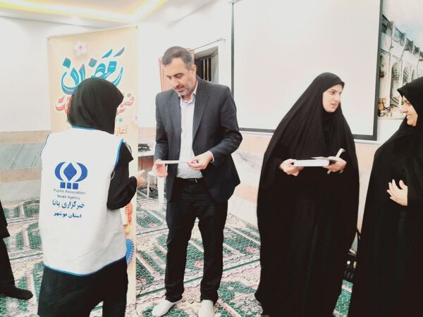 محفل انس با قرآن در دبستان دخترانه امید انقلاب بوشهر 