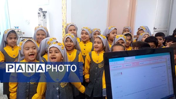 قدردانی از کارکنان خانه‌های بهداشت روستای فدافن در روز پرستار