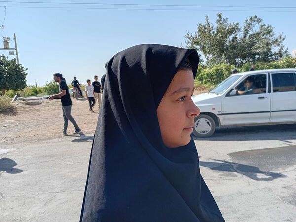 حضور پر رنگ کودکان روستای نقاب در پیاده روی جاماندگان اربعین