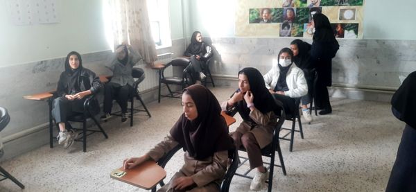 حوزه امتحانی در دبیرستان نمونه شهید محمدی پور خلیل آباد 