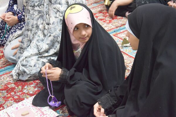 اعتکاف دانش‌آموزی در مسجد جامع امام حسین(ع) ناحیه یک کرج 