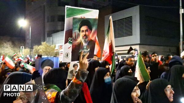 اجتماع بیعت مردم ولایی در میدان جهاد قم