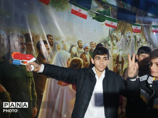 به احترام یار دبستانی ایست