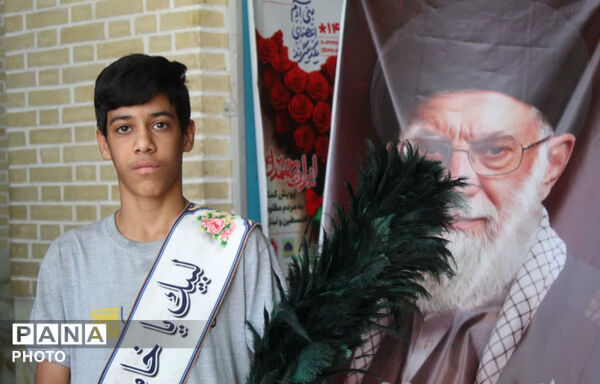برپایی میز خدمت اداره تعاون، کار و رفاه اجتماعی در نماز جمعه شهرستان خاتم
