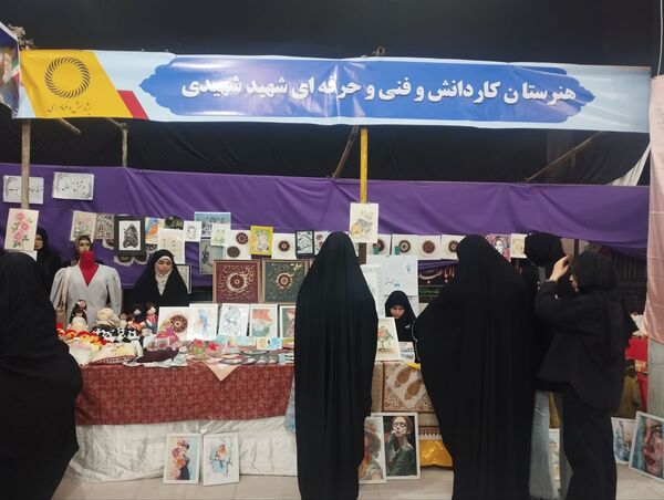 نمایشگاه پژوهش و فناوری به مناسبت هفته پژوهش در خلیل آباد