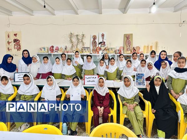 بازدید دانش‌آموزان حضرت معصومه(س) شاهد از پژوهش‌سرای رازی