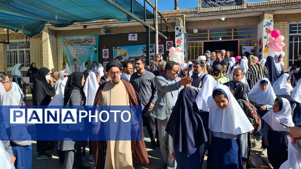 آیین نواختن زنگ ایثار و مقاومت در مدارس آباده