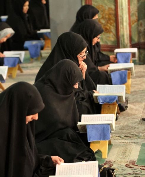 آیین ملی جزء خوانی سحرگاهی قرآن کریم در حرم مطهر حضرت محمد هلال بن علی(ع) 